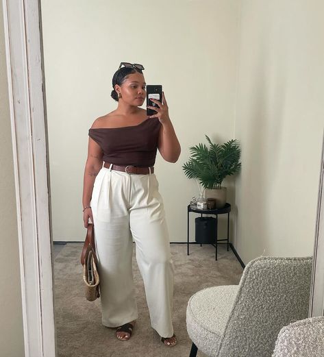 Cindy | Basic Style (@my_essential_list) • Instagram photos and videos Curvy Flattering Outfits, Style For Mid Size Women, Mid Size Curvy Outfits, Basic Plus Size Outfits, Curvy Woman Outfits, Basic Outfits Spring, Mid Sized Fashion, Casual Outfits Midsize, Mid Size Bodies