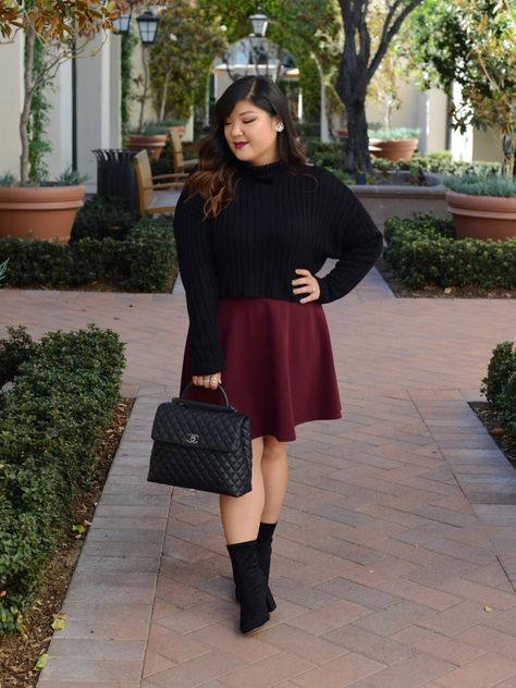 Curvy Girl Chic Plus Size Chunky Cropped Turtleneck Sweater and Burgundy Skirt Chanel Coco Handle Large Wide Width Sock Boots Burgundy Plus Size Outfits, Plus Size Skirt Outfits Fall, Curvy Christmas Outfit, Burgundy Skirt Outfit Fall, Chunky Girls, Earth Fashion, Plus Zise, Perfect Winter Outfit, Cropped Turtleneck