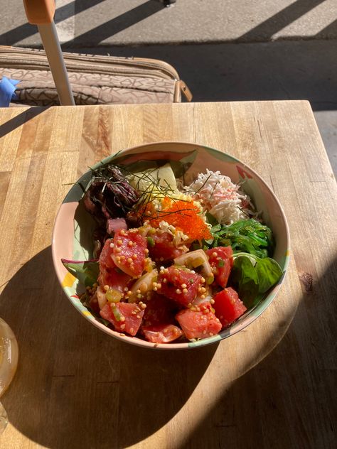 Salmon Poke Bowl Aesthetic, Sushi Bowl Aesthetic, Poke Bowl Food Photography, Hawaii Poke Bowl, Poke Bowl Hawaii, Poke Aesthetic, Poke Bowl Aesthetic, Homemade Poke Bowl, Poke Hawaii