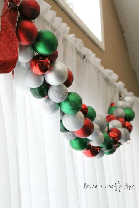 Ornament Garland Ornament Garland Diy, Diy Christmas Bulbs, Window Garland, Ornament Wreaths, How To Make Garland, Acrylic Decoration, Diy Christmas Garland, Tree Inspiration, Ornament Garland