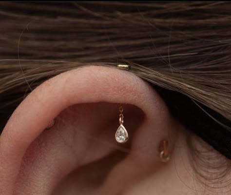 Unique cartilage placing, cartilage piercing Triangle Stacked Lobe Piercing, Hanging Helix Piercing, Chandelier Piercing, Vertical Helix Piercing, Next Piercing, Unique Piercings, Minimalist Ear Piercings, Unique Ear Piercings, Cool Ear Piercings