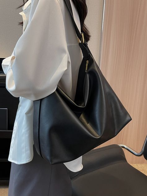 Aesthetic Black Handbag, Big Bag Aesthetic, Big Bag Outfit, Black Bag Aesthetic, Bags For Uni, Aesthetic Bags For School, Leather Tote Bag Outfit, Baguette Bag Outfit, Laptop Tote Bag Woman