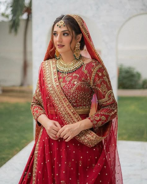 Bride Photoshoot Poses, Fusion Outfits, Indian Bridal Wear Red, Muslim Bridal, Indian Wedding Gowns, Simple Bride, Wedding Lehenga Designs, Bride Photography Poses, Latest Bridal Dresses