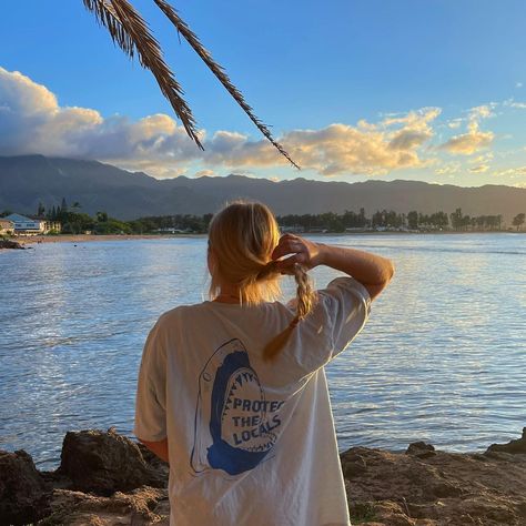 Major heart eyes Mountain Girl Aesthetic, Surfer Girl Aesthetic, Hawaii Living, Surfer Aesthetic, Blonde Aesthetic, Shark Girl, Ocean Girl, Beach Blonde, Lake Girl