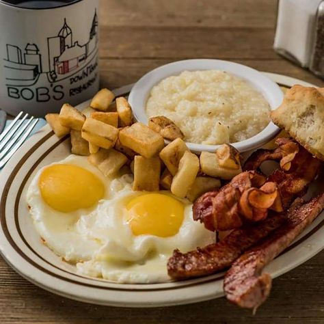 Best Diner Food, American Diner Breakfast, Vintage Diner Food, Classic American Breakfast, Southern Breakfast Aesthetic, Diner Breakfast Aesthetic, Diner Aesthetic Food, Diner Food Photography, Diner Food 50's