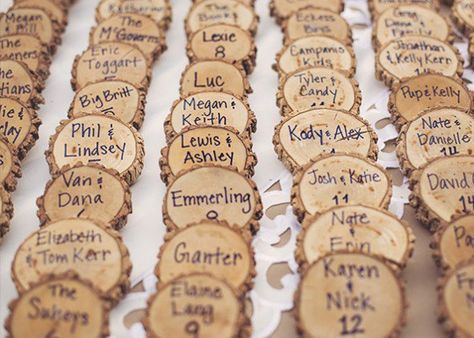 Rustic Wooden Place Cards #rusticwedding #woodenplacecards Rustic Place Cards, Unique Rustic Wedding, Tafel Decor, Rustic Wedding Reception, Country Wedding Decorations, Wooden Slices, Vintage Wedding Decorations, Fall Weddings, Wedding Pins