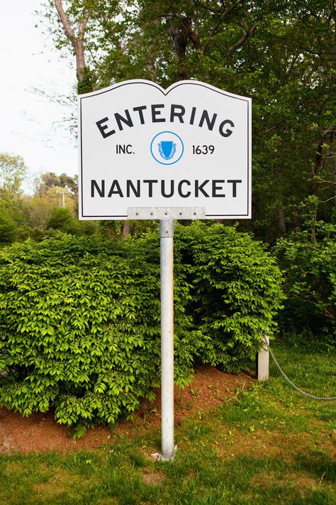 Welcome to our little piece of paradise. ♥️🏚️⛵#NantucketWhaler #Nantucket #NewEngland #ACK Nantucket Aesthetic, Cape Cod Aesthetic, Nantucket Beach, Nantucket Cottage, Nantucket Summer, East Coast Road Trip, Nantucket Island, Sign Post, Marthas Vineyard