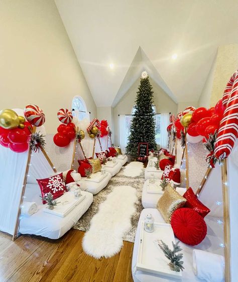 Glamping Slumber Party, Christmas Sleepover Tents, Christmas Slumber Party Ideas For Kids, Canopy Sleepover, Sisters Sleepover, Christmas Sleepover Party, Grinch Sleepover, Christmas Slumber Party, Xmas Sleepover