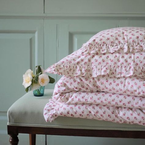 SARAH.K For Beautiful Homes on Instagram: “Our Ditsy bedlinen is almost here! Our stock will be ready to ship to us in around ten days. It’s already online and available to order…” Embroidered Bedding, Cosy Bedroom, Pink Duvet Cover, Block Print Quilt, Ditsy Print, Floral Bedding, Matching Baby, Printed Quilt, Vintage Textiles