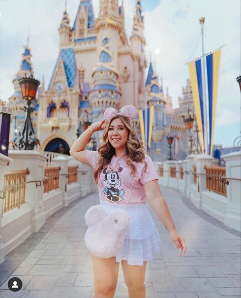 Birthday Outfit For Disneyland, Cute Disneyworld Outfits For Women, Cute Magic Kingdom Outfits, Disney Pink Outfit, Magic Kingdom Christmas Outfit, Disney Birthday Outfit Women, Cute Disney World Outfits Women, Disneyland Birthday Outfit, Seaworld Outfit