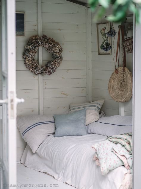 Upcycled Daybed in the Summerhouse #summerhouse #shedideas #shed Summerhouse Bedroom, Summerhouse Decor, Shed Bedroom Ideas, Summerhouse Interiors, Summerhouse Interiors Ideas, Shed Bedroom, Beach Hut Interior, Highland Cottage, Summer House Inspiration