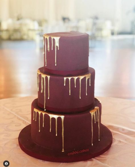 Burgundy Birthday Cake, Burgundy Birthday, Fall Wedding Cake, Fall Themes, Vintage Birthday Cakes, Wedding Cake Photos, Fall Cakes, Fall Wedding Cakes, Cake Flavors