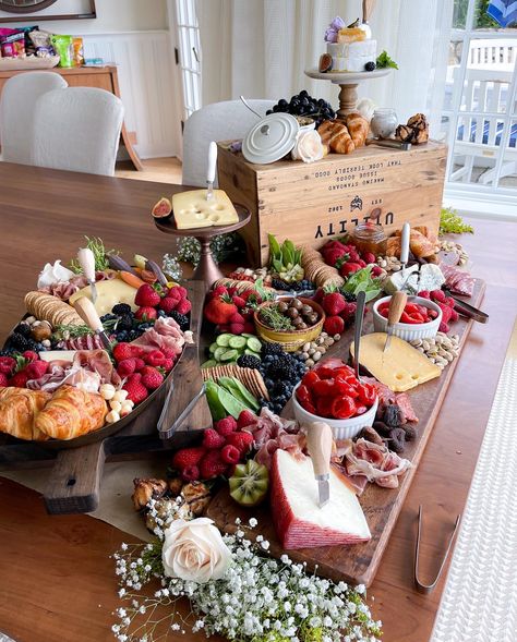 grazing table, charcuterie, welcome party, cocktail hour, party idea, event, event idea, cater, catering, cheese, Grazing Table Business, Salad Grazing Table, Grazing Table For 10, Mini Grazing Table, Grazing Table For 20, Gracing Table Ideas, Gracing Table, Table Grazing, Graze Table