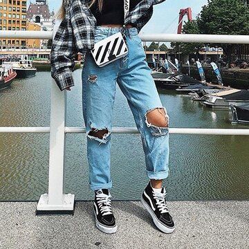 b147a61c1d07c1c999560f62add6dbc7desc48327843ri Jeans And Jordans, Light Blue Outfit, Trend Pants, Baggy Ripped Jeans, Womens Ripped Jeans, Laundry Guide, Jeans Light Blue, Light Blue Jeans, Jeans Light