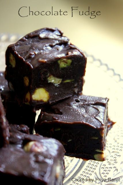 Dark Chocolate Fudge Recipe, Dark Chocolate Desserts, Dark Chocolate Recipes, Dark Chocolate Fudge, Fudge Recipes Chocolate, Christmas Fudge, Candy Recipes Homemade, Nut Recipes, Choco Chips