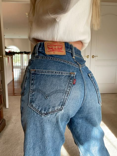 Levi’s Women Outfit, V Line Jeans, Aesthetic Levis Jeans, Thrifted Levi Jeans, Oversized Levis Jeans, Levi 550 Jeans Women, Levi's Jeans Women, Levis Pants Women, Levi’s Vintage Jeans