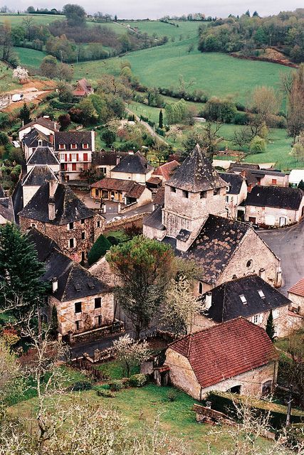 Sarrazac, France... by do the astral plane, via Flickr Stone Homes, Ancient Village, Green Hills, Chateau France, Country Side, Beaux Villages, Provence France, French Countryside, Rooftops