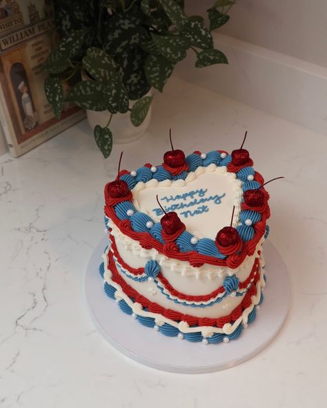 4th of July birthday 🇺🇸🎂 - Cake Details - Size: Standard 7” (2 layers) Add-ons: Red glitter maraschino cherries (edible) + pearls (edible) 4th Of July Sheet Cake, Patriotic Cake Ideas, Red White Blue Cake, Fourth Of July Cake, Red White And Blue Cake, Bolo Vintage, Patriotic Cake, Fourth Of July Cakes, 4th Of July Birthday