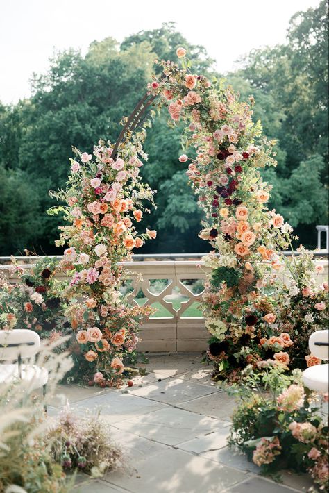 Ceremony imspiration floral arch woth cathedral shape Wedding Alter Floor Flowers, Ground Arch Wedding, Wedding Ceremony Arch Flowers, Ceremony Arch Flowers, Wedding Editorial Photography, Wedding Alter, Taylor Wedding, Floral Arch Wedding, Wedding Alters