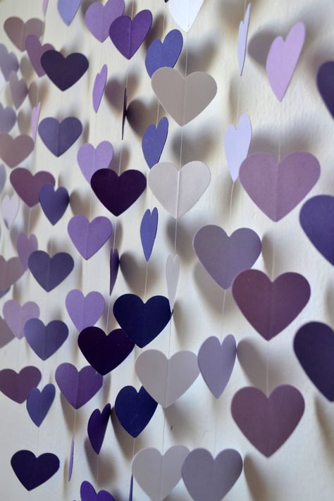 Deco Violet, Heart Mobile, Lila Party, Purple Wall Decor, Diy Heart, Ge Bort, Purple Birthday, Lilac Wedding, Purple Party