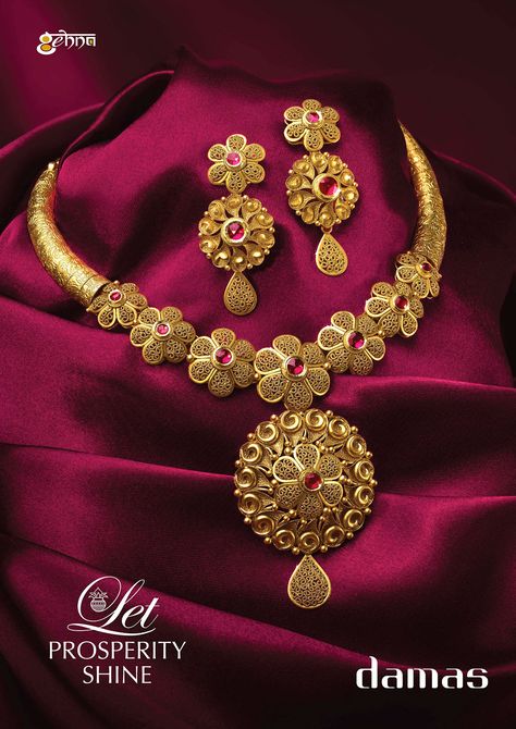 Damas Campaign on Behance Antique Necklace Gold, Gold Jewels Design, Creative Jewelry Photography, Antique Necklaces Design, Perhiasan India, New Gold Jewellery Designs, Antique Gold Jewelry Indian, Modern Gold Jewelry, Antique Jewellery Designs