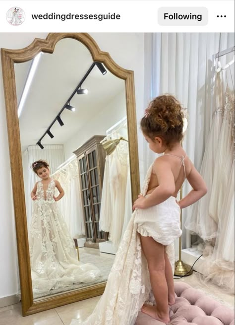 Toddler Wedding Dress, Wedding Dress Photoshoot, Wedding Photo List, Mom Wedding Dress, Family Wedding Photos, Wedding Dress Gallery, Bride Pictures, Wedding Picture Poses, Wedding Girl