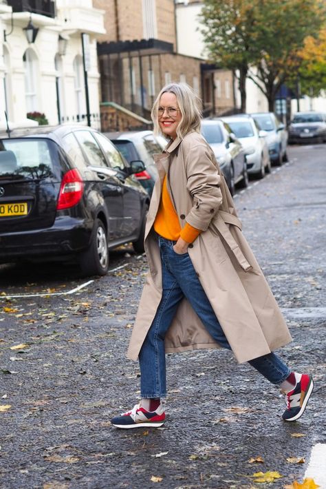 Jeans And Trainers Outfit Winter, Cold Spring Outfits 2024, Colorful Street Style, Trench Outfit, Normcore Fashion, Casual Oufits, Trainers Outfit, Winter Fashion Outfits Casual, Stylish Coat