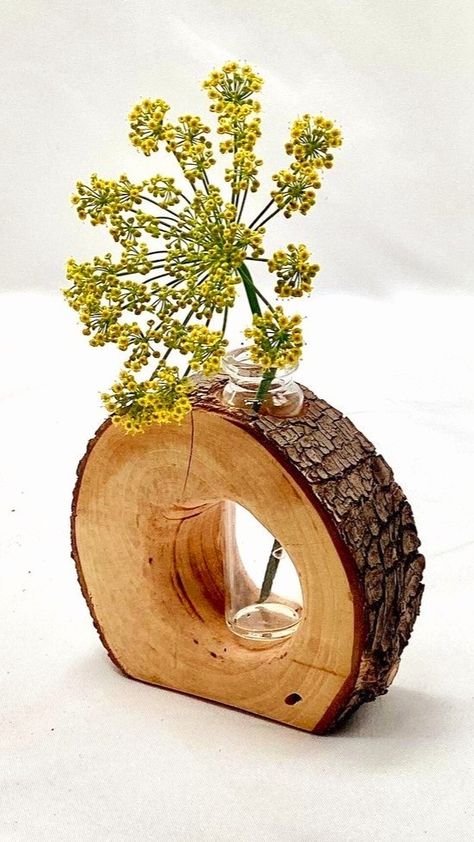 Small Wood Resin Projects, Small Wood Log Crafts, Repurposed Crafts Upcycling, Log Slices Ideas, Dried Flowers Ideas Decor, Test Tube Crafts, Wood Flower Vase, Simple Wood Projects, Wood Log Crafts