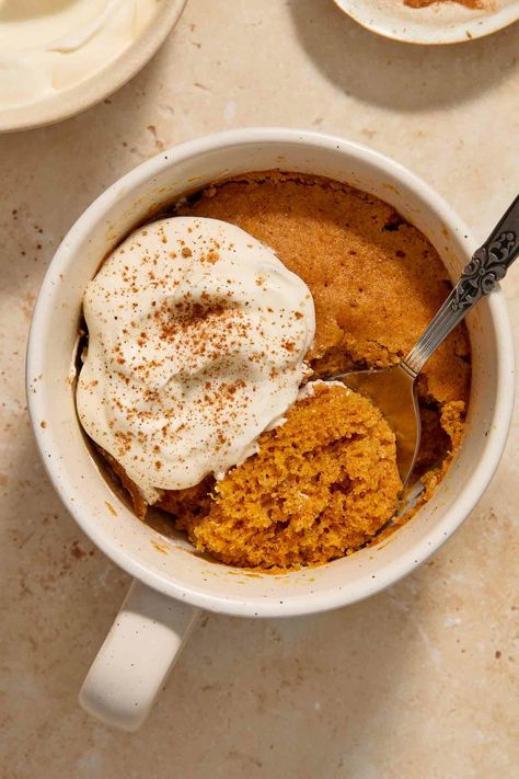 Pumpkin Mug Cake Leftover Canned Pumpkin, Pumpkin Mug Cake, Copycat Drink Recipes, Banana Bread Mug, Ritz Cracker Recipes, Campbells Soup Recipes, Healthy Egg Recipes, Vanilla Mug Cakes, Veal Recipes