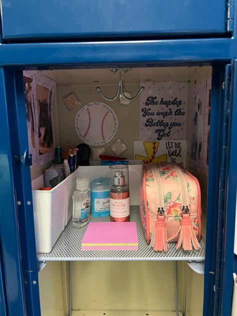 Locker Inspo Aesthetic Small, Tall Locker Ideas, Inside Locker Ideas, How To Decorate Locker, School Locker Organization Ideas, Coquette Locker Ideas, Middle School Locker Ideas Aesthetic, Highschool Locker Ideas Aesthetic, Simple Locker Ideas