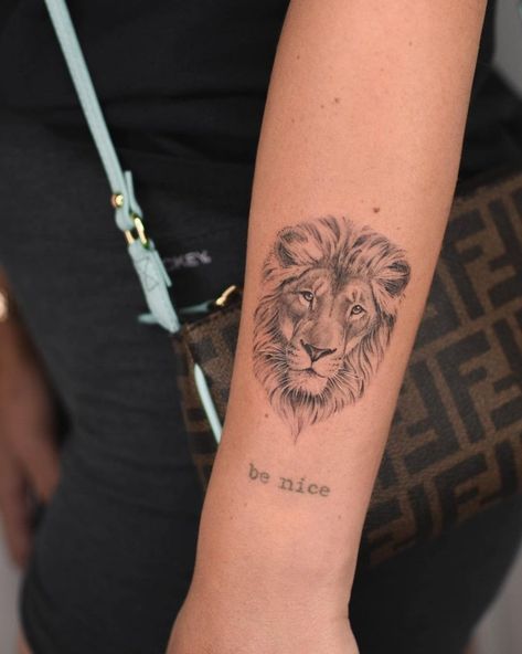 Lion Face Tattoo, Small Lion Tattoo, Lion Head Tattoos, Mommy Tattoos, Head Tattoo, Leo Tattoos, Lion Tattoo Design, Geniale Tattoos, Tattoo Girls