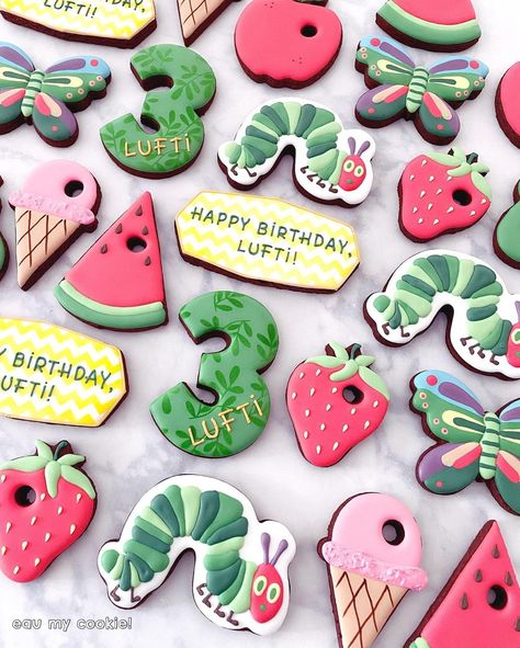 Hungry Caterpillar Cookies Decorated, Hungry Caterpillar Birthday Cookies, Hungry Caterpillar Cookies, Caterpillar Cookies, Blessed Birthday, Caterpillar Birthday, Caterpillar Party, First Birthday Cookies, Cookie Making