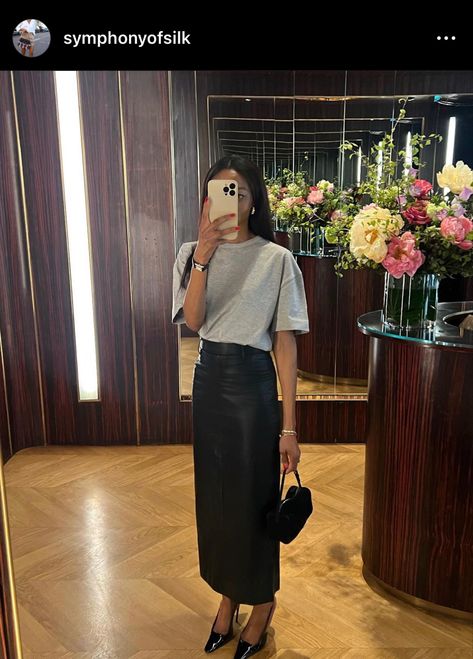 Trendy Corporate Outfits, Museum Outfit Winter, Outfits With Jeans Casual, Couples Date Night Outfits, Minimal Girl, Night Dinner Outfit, Casual Long Skirt, Long Skirt Outfit, Aw 23