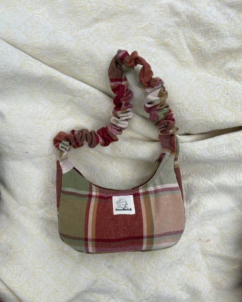 Peony foliage plaid 🪴 Romantic details make this classic plaid perfect for dreamy sunny days. SOLD Classic crescent with enclosed strap, no tail. Organic cotton batting makes this bag both structured and soft. Lined with vintage sheet. Inner zip pocket and burgundy zip. $70 miniCrescent with full length tie strap for wear one shoulder or cross body. Lined with vintage sheet. $62 SOLD Lil’ shoulder bag with elastic ruched strap. Sarah van Bum bag. Classic fanny pack shape with generous ... Keychains Packaging, Reusable Packaging Design, Ruched Bag, Reusable Packaging, Bag Sewing, Vintage Sheets, New Closet, Bum Bag, Tin Boxes