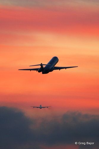 Two airplanes flying away after take off in the sunset Airplane Take Off, Aeroplane Flying, Jet Privé, Plane Flying, Flying In The Sky, Airplane Wallpaper, Airplane Flying, Airplane Photography, Airplane Window