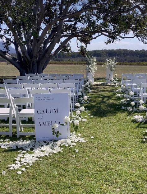 Tall Grass Wedding Aisle, Unique Aisle Decor, Wedding Ceremony Garden Decor, Grass Ceremony Aisle Decorations, Wedding Aisle Garden, Outdoor Wedding Ceremony Florals, Outside Ceremony Decor Walkways, Outside Wedding Ceremony Decorations, Ceremony Flowers On Ground