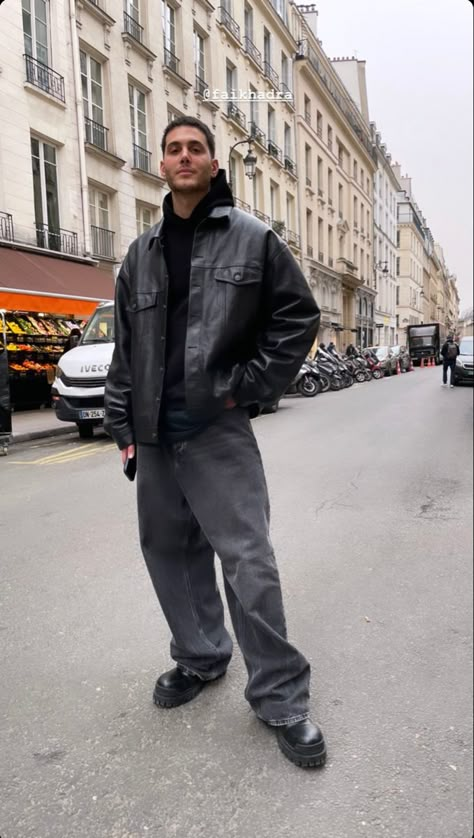 Leather Jacket Streetwear Outfit, Leather Jacket Men Streetwear, Leather Jacket Winter Outfit Men, Leather Jacket Outfit Streetwear, Off Duty Model Style Men, Men Style 2023 Winter, Fai Khadra Outfits, Styling Black Leather Jacket, Country Aesthetic Men