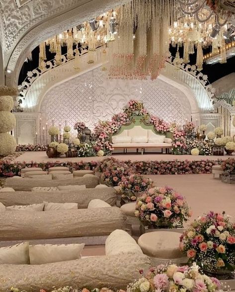 Luxury Engagement Decor, Nikkah Aesthetic Decor, Royal Inspired Wedding, Palace Wedding Indian, Wedding Palace Decoration, Wedding Inspo Indian, Baraat Decor Ideas, Wedding Ideas Desi, Nikkah Colour Theme