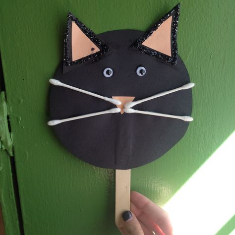 PreSchool Cat Craft, for learning the color black! Black Craft For Preschool, Dog And Cat Art Preschool, Cat Art Activities For Preschool, Kitten Preschool Activities, Black Day Activities For Preschool, Black Colour Day Activities For Kids, Black Cat Halloween Craft Preschool, The Color Black Crafts For Preschool, Black Color Crafts Preschool