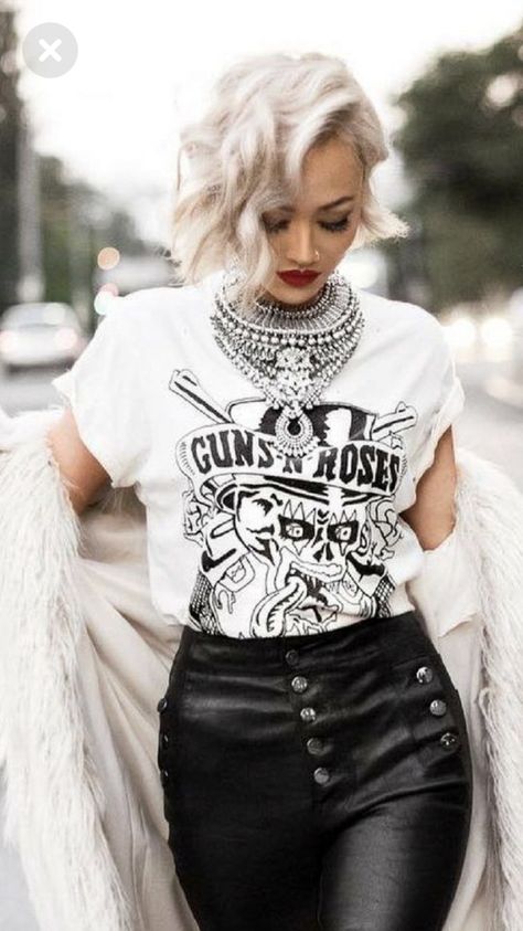 Rocker Look For Women, Rock Chic Outfits, Stile Punk Rock, Rocker Chic Outfit, Rock Chick Style, Concert Outfit Rock, Punk Chic, Rock Style Outfits, Rocker Outfit