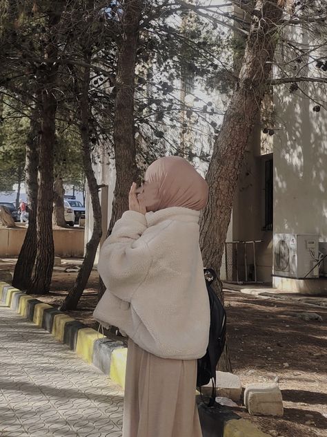 🍂hijab fall/winter outfit Hijab Cold Weather Outfit, Hijab Girls Outfits, Hijab Winter Outfit, Autumn Hijabi Outfits, Winter Outfits Hijab Style, Hijab Winter Style, Muslim Winter Outfits, Hijab Fashion Inspiration Winter, Fall Outfits Hijab