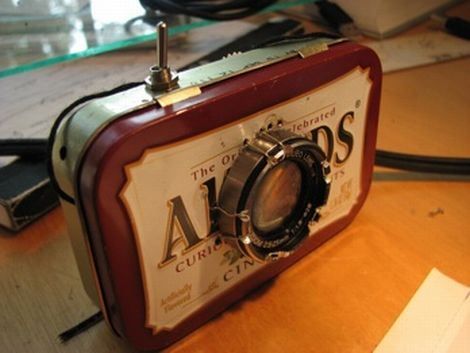 altoids-pocket-projector  http://hackaday.com/2012/03/17/diy-film-projector-fits-in-the-palm-of-your-hand/# Tin Projects, Pocket Projector, Film Projector, Altoids Tin, Altoid Tin, Diy Gadgets, Altoids Tins, Diy Tech, Mini Projector