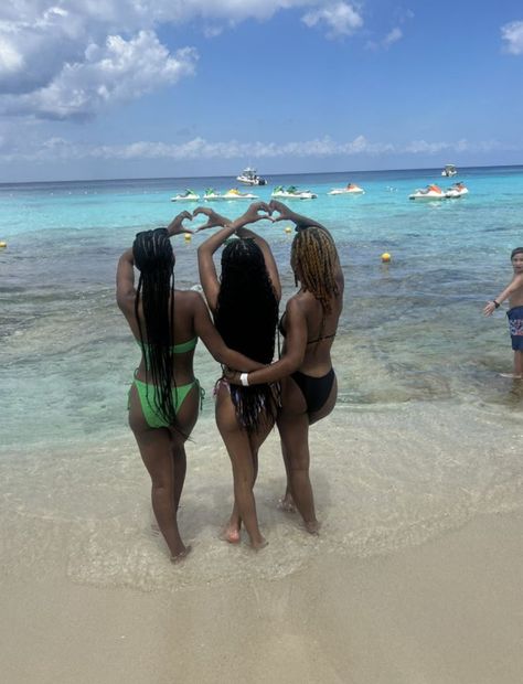 Island Asthetic Picture, Beach Vacay With Friends, 3 People Photos, Bahama Pictures, Cruise Black Women, Black Summer Aesthetic, Beach Pictures Black Women, Vacation Black Women, Swimsuit Black Women