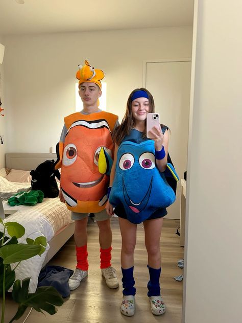 Boy And Girl Matching Halloween Costumes Couples, Double Couples Costumes, Nemo And Dori Costume, Simba And Nala Halloween Costume, Finding Nemo Couple Costume, Animal Duo Costumes, Partner Character Day Costumes, Marlin And Dory Costume, Couple Duo Costumes Halloween Ideas