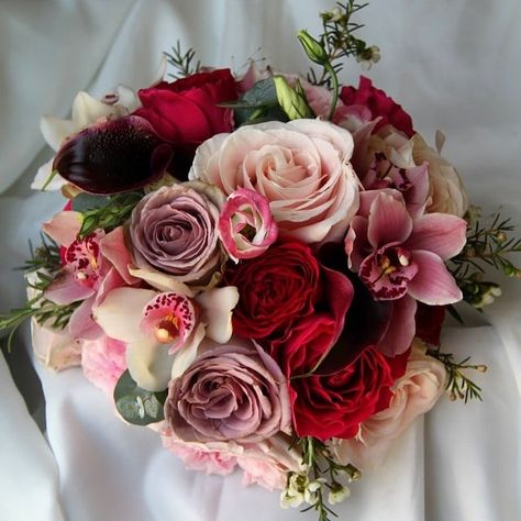 Hot Pink Wedding Bouquet, August Wedding Flowers, Hat Box Flowers, Late Summer Wedding, Hot Pink Weddings, Late Summer Weddings, Summer Wedding Bouquets, Beach Wedding Flowers, Wedding Bouquets Pink