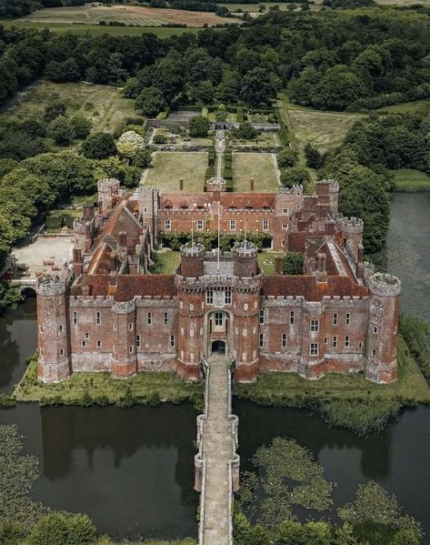 Brick Structure, Castle England, Castles To Visit, English Castles, Castle Mansion, Château Fort, Castle Ruins, Castle House, Chateau France