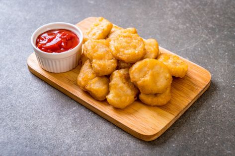 Chicken nuggets with sauce Premium Photo | Premium Photo #Freepik #photo #food Sauce Advertisement, Pinto Bean Soup Recipes, Nugget Ayam, Nuggets Chicken, Chili Con Carne Recipe, Dressing Recipes Thanksgiving, Con Carne Recipe, Breakfast Potato Casserole, Bawang Bombay