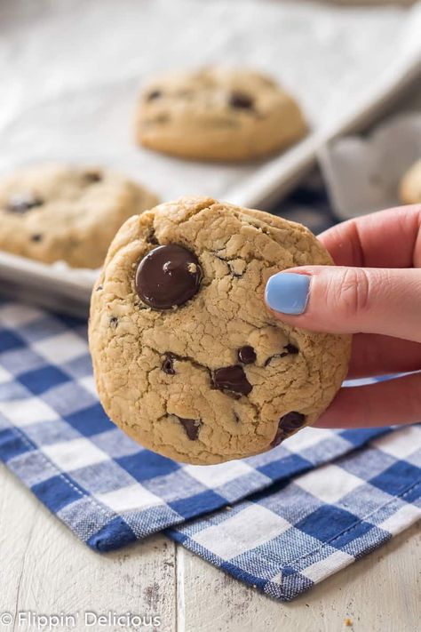 Gluten Free Chocolate Chip Cookies Easy, Gluten Free Chocolate Chip Cookies Recipe, Gluten Free Cookie Dough, Giant Chocolate Chip Cookie, Gluten Free Biscuits, Gluten Free Cookie Recipes, Dairy Free Chocolate Chips, Gluten Free Chocolate Chip Cookies, Chocolate Chip Cookies Recipe