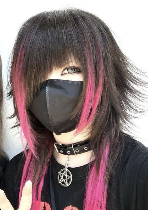 Long Tomboyish Sidetails, Short Scene Hair Choppy Layers, Visual Kei Hair Short, Visual Kei Hairstyles Short, Short Vkei Hair, Emo Hair Dye Ideas, Visual Kei Haircut, Scenecore Hair, Vkei Hairstyles