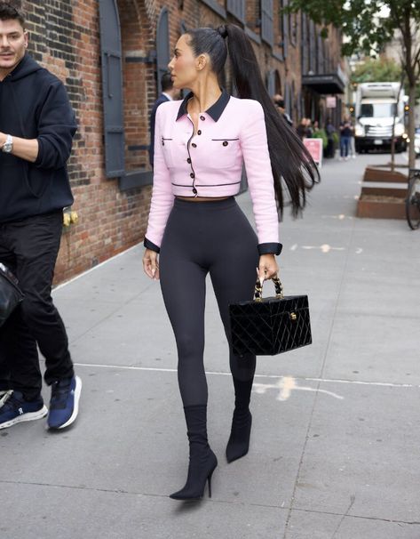 Kardashian World on X Kim Kardashian Style Casual, Kardashian Casual Outfit, Kim Kardashian Hot, Kim Kardashian Kylie Jenner, Khloe Kardashian Photos, Kim Kardashian Dresses, Kim Kardashian Outfits, Kim K Style, Kardashian Outfit